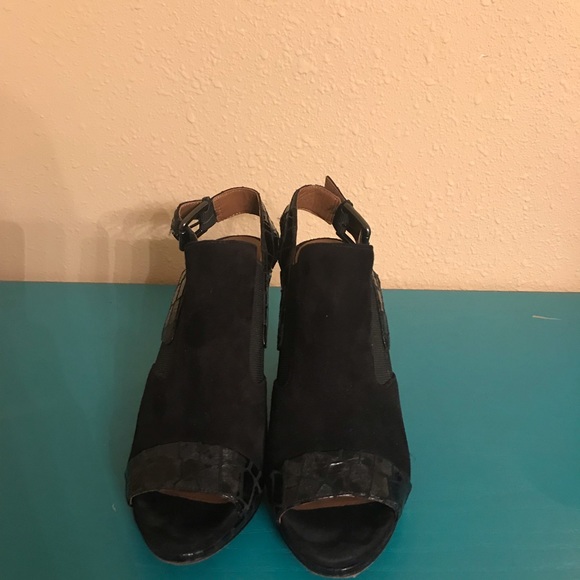 😍😍Donald Pliner 😍😍 - Picture 3 of 3